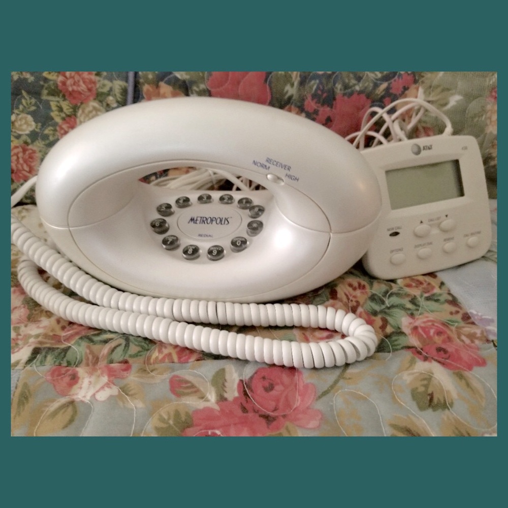 VTG Conair Metropolis Donut Push Button Landline Corded Phone w/Caller ID Unit